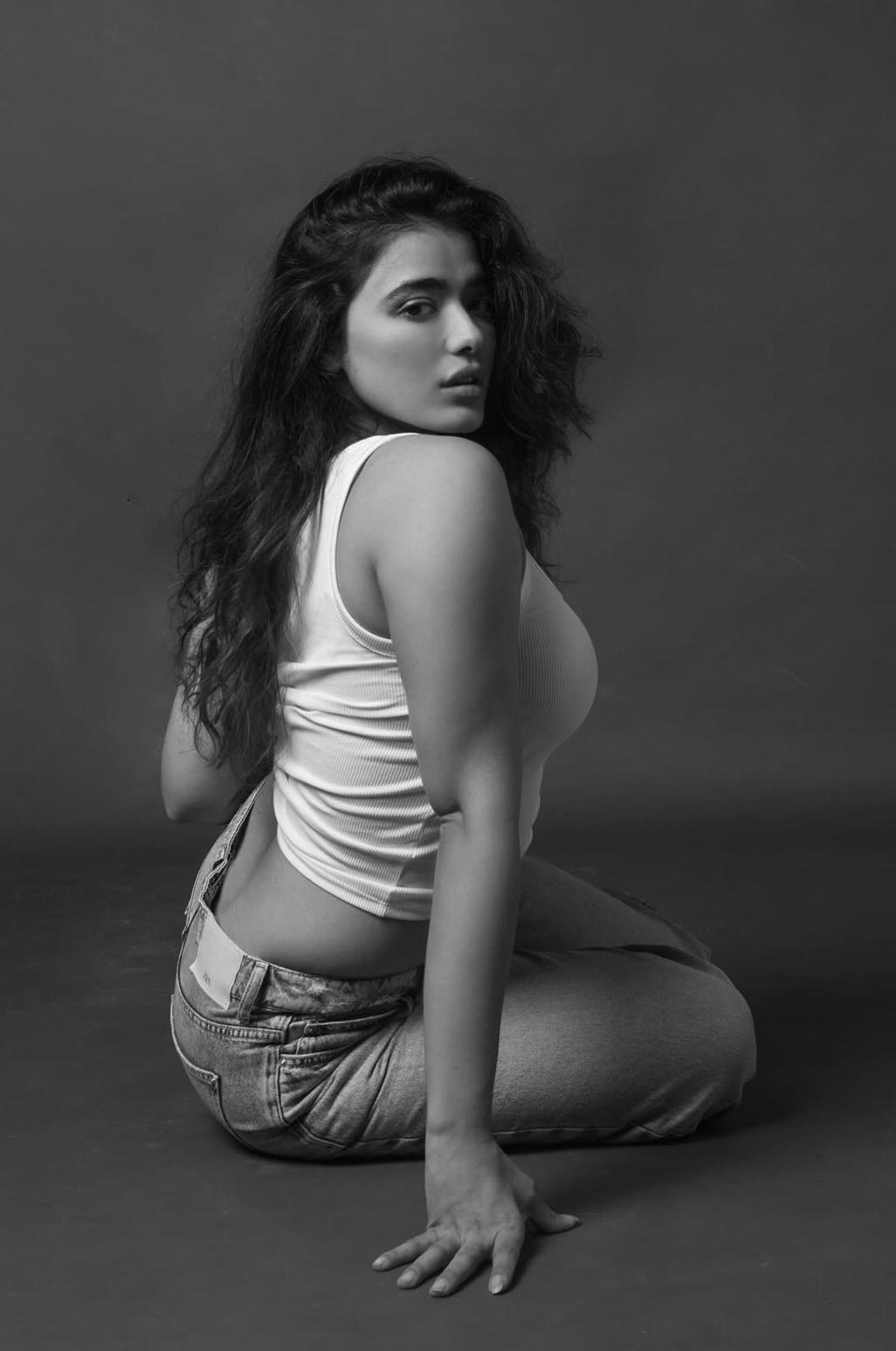 ketika sharma top jeans navel curvy indian actress (6)
