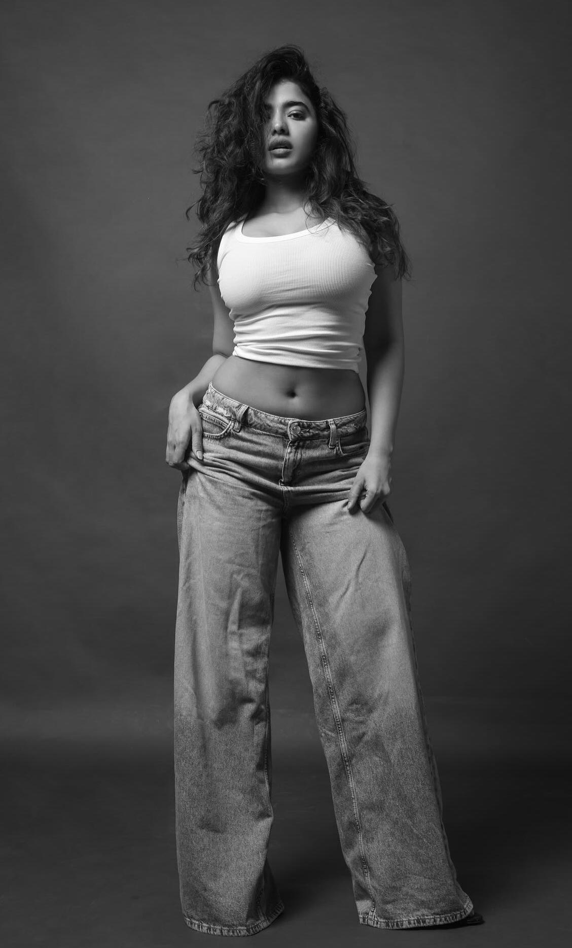 ketika sharma top jeans navel curvy indian actress (3)