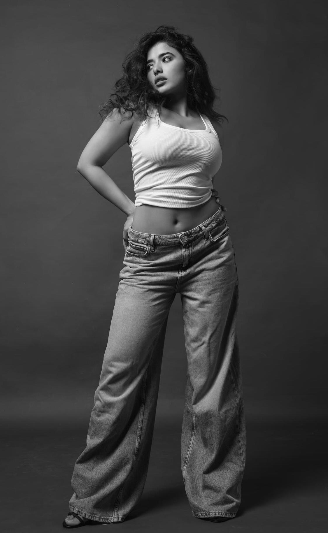 ketika sharma top jeans navel curvy indian actress (5)