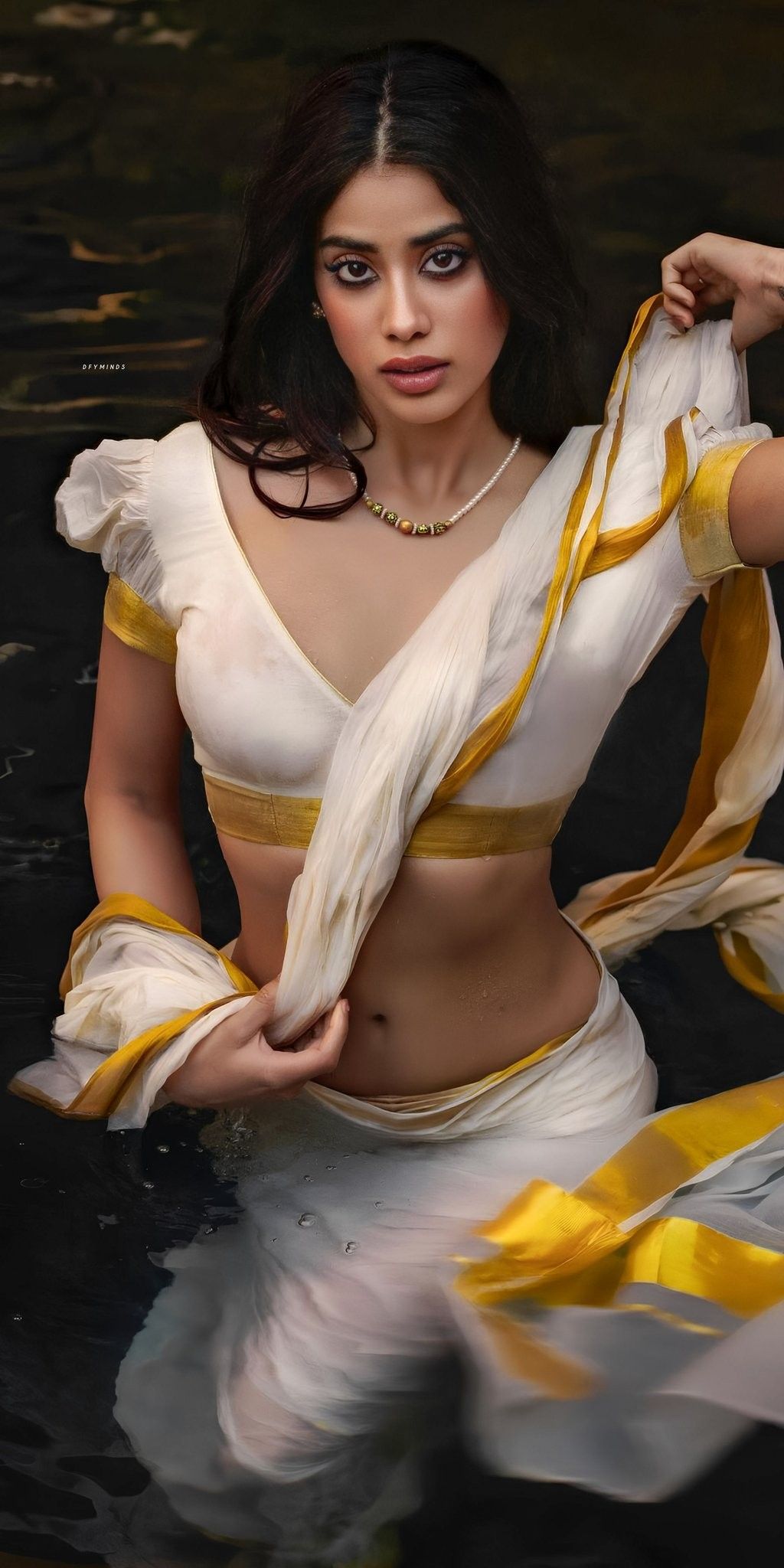 janhvi kapoor wet white saree navel bollywood actress