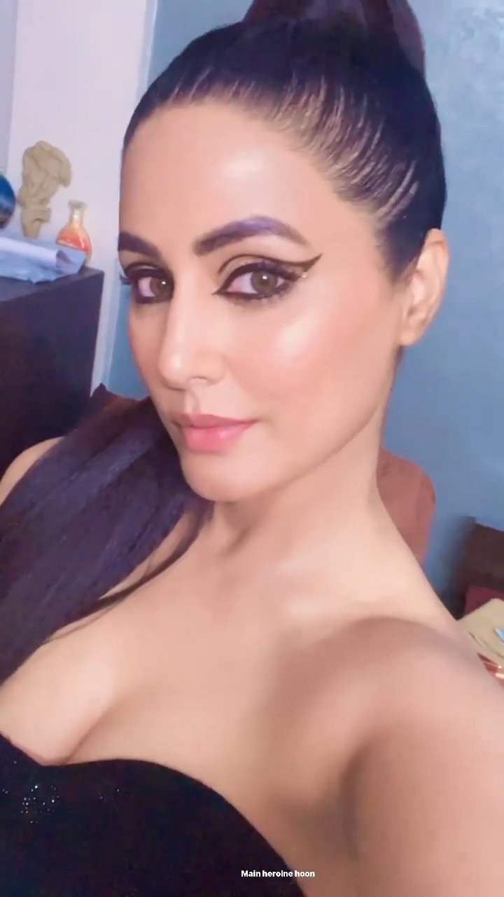 Hina Khan cleavage black dress ita awards Hina Khan cleavage black dress ita awards