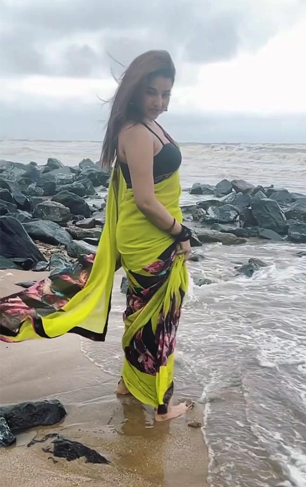 Pamela Mondal saree ullu actress Pamela Mondal saree ullu actress