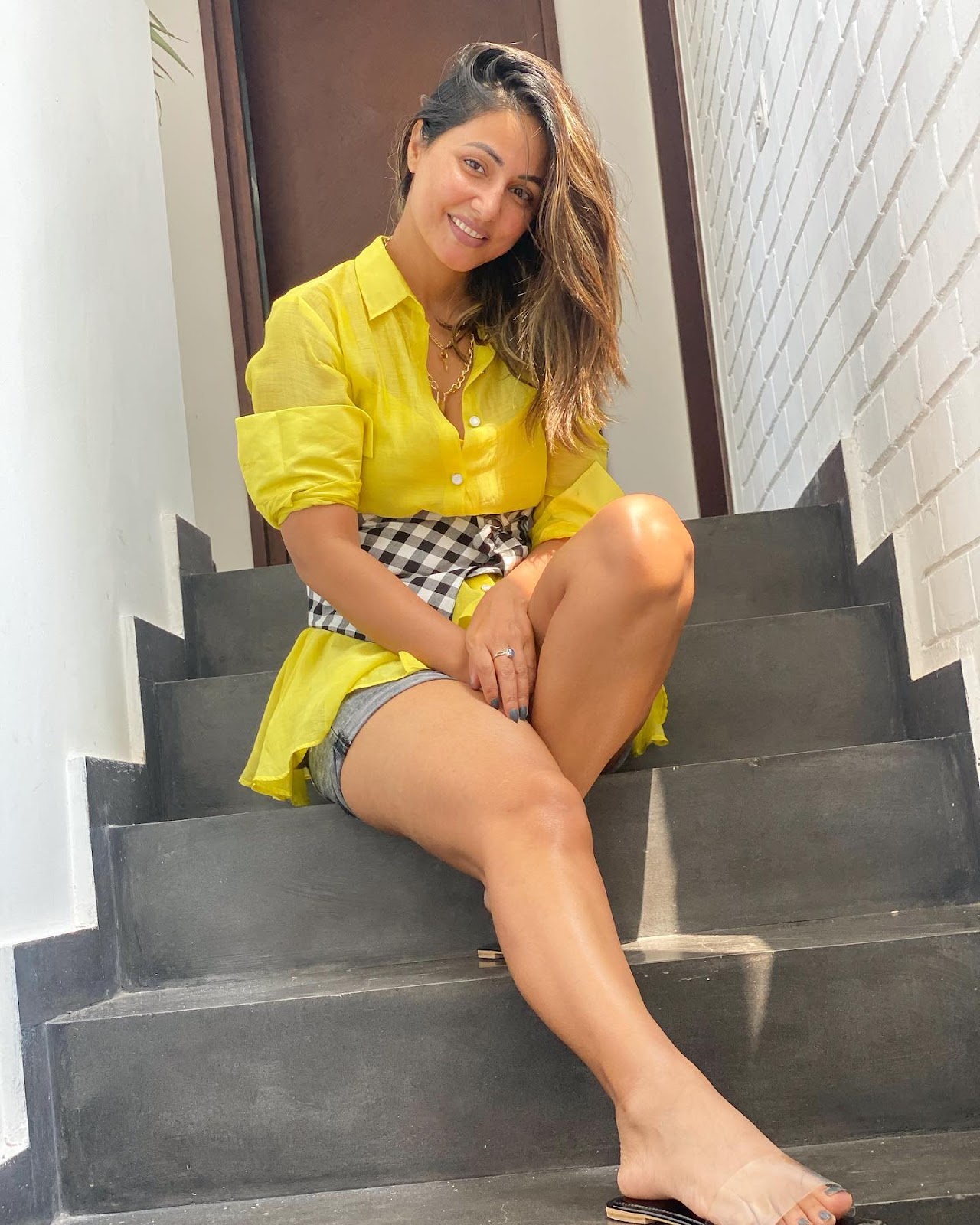 Hina Khan sexy legs yellow shirt hot photos Hina Khan sexy legs yellow shirt hot photos