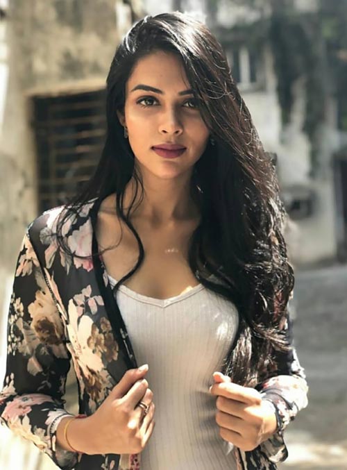 Charvi Saraf hot indian tv actress kasautii zindagii kay Charvi Saraf hot indian tv actress kasautii zindagii kay
