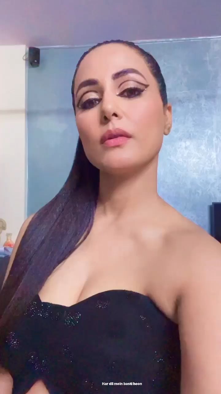 Hina Khan cleavage black dress ita awards Hina Khan cleavage black dress ita awards