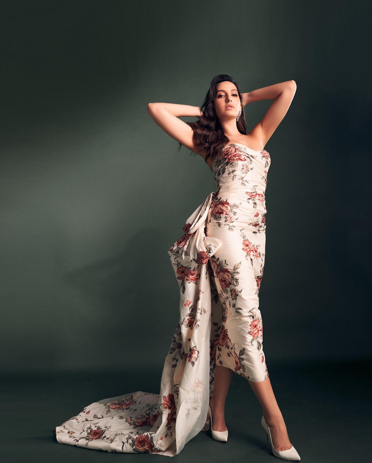 Nora Fatehi tight dress curvy body Nora Fatehi tight dress curvy body