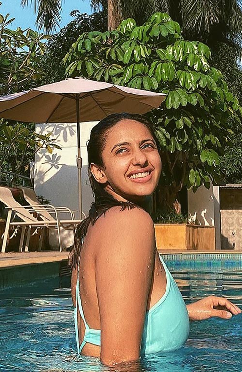 Akansha Ranjan Kapoor hot curvy guilty spotlight actress