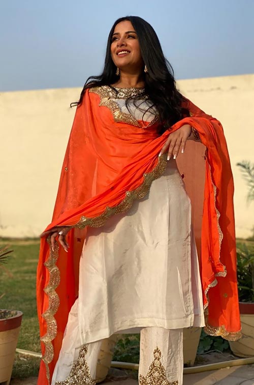 Sara Gurpal hot photos