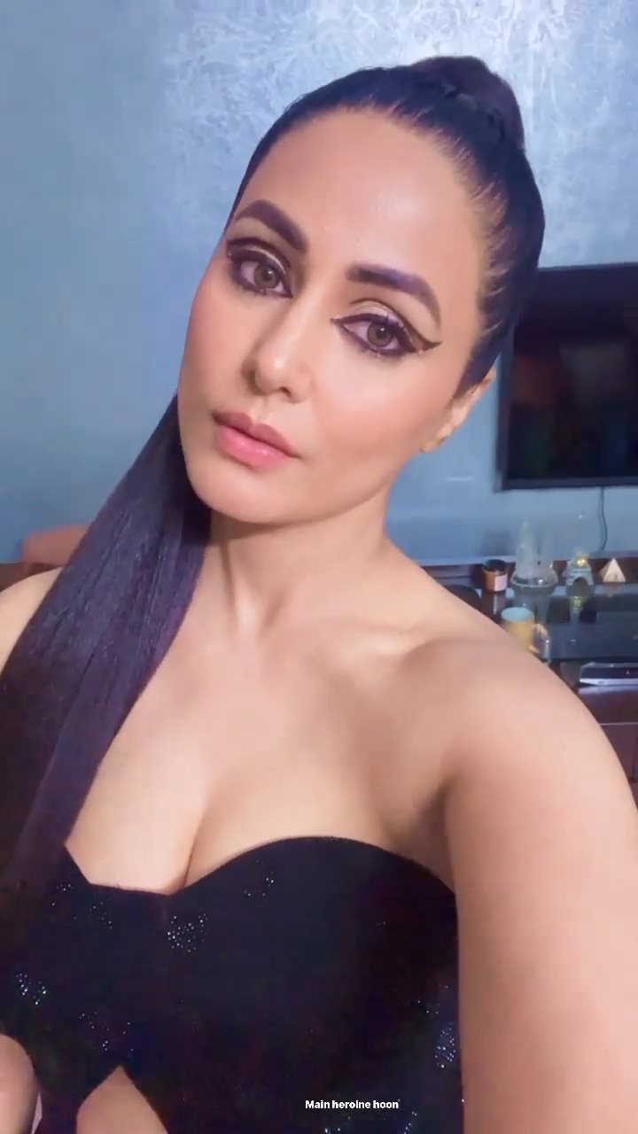 Hina Khan cleavage black dress ita awards Hina Khan cleavage black dress ita awards