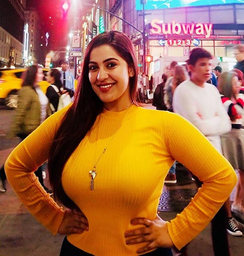 Neetu Singh curvy actress half window song