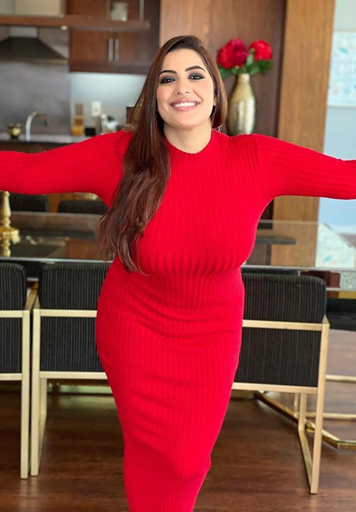 Neetu Singh curvy punjabi actress red dress
