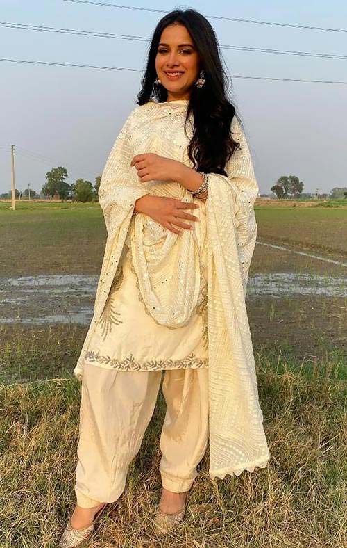 Sara Gurpal hot photos