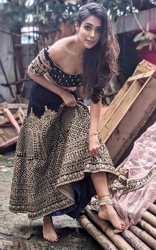 Charvi Saraf hot indian tv actress kasautii zindagii kay Charvi Saraf hot indian tv actress kasautii zindagii kay