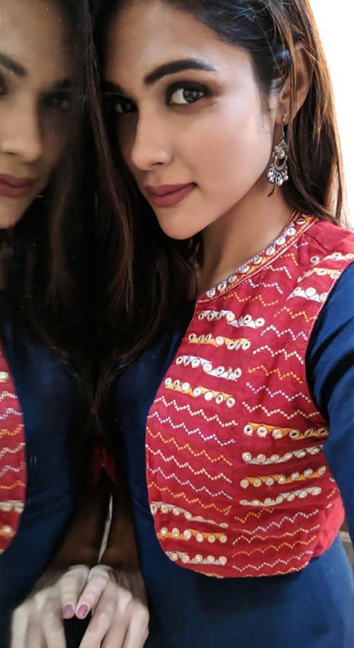 Charvi Saraf hot indian tv actress kasautii zindagii kay Charvi Saraf hot indian tv actress kasautii zindagii kay