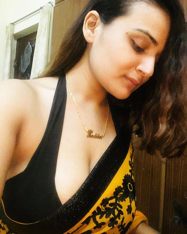 Aadita Jain hot saree curvy actress chor maange more
