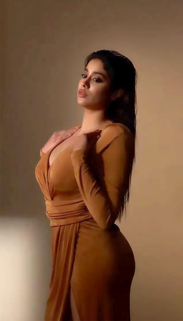 Janhvi Kapoor curvy sexy body hot photoshoot