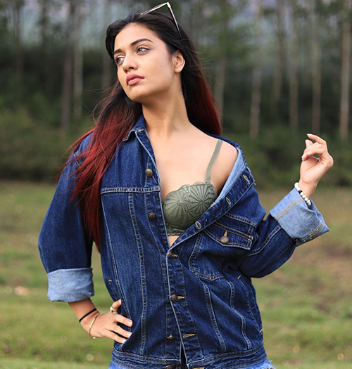 Divya Agarwal hot actress bigg boss ott