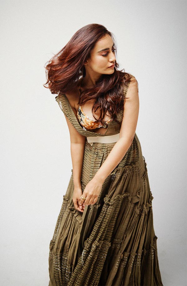 Surbhi Jyoti cleavage hot tv actress