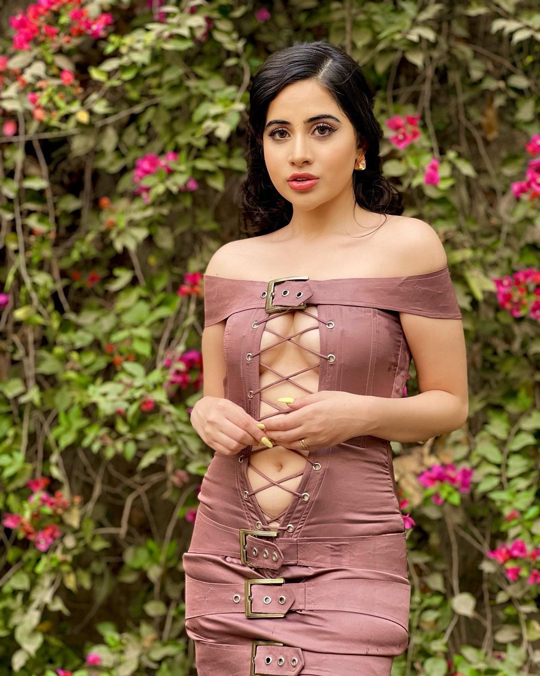 Urfi Javed cleavage short tight dress Urfi Javed cleavage short tight dress