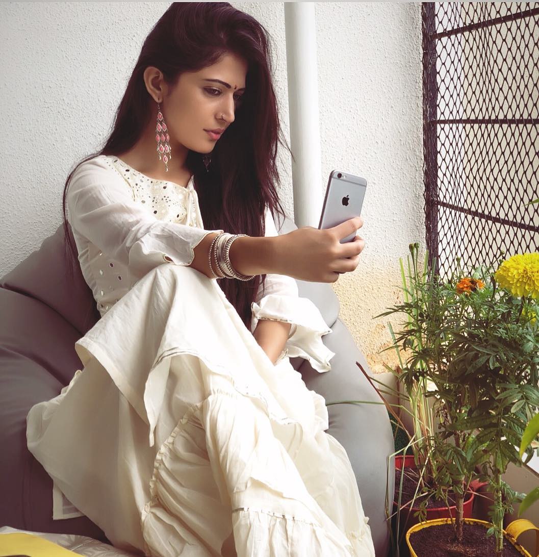 Charlie Chauhan hot photos kaisi yeh yaariyan