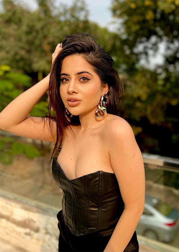 Urfi Javed black off shoulder dress