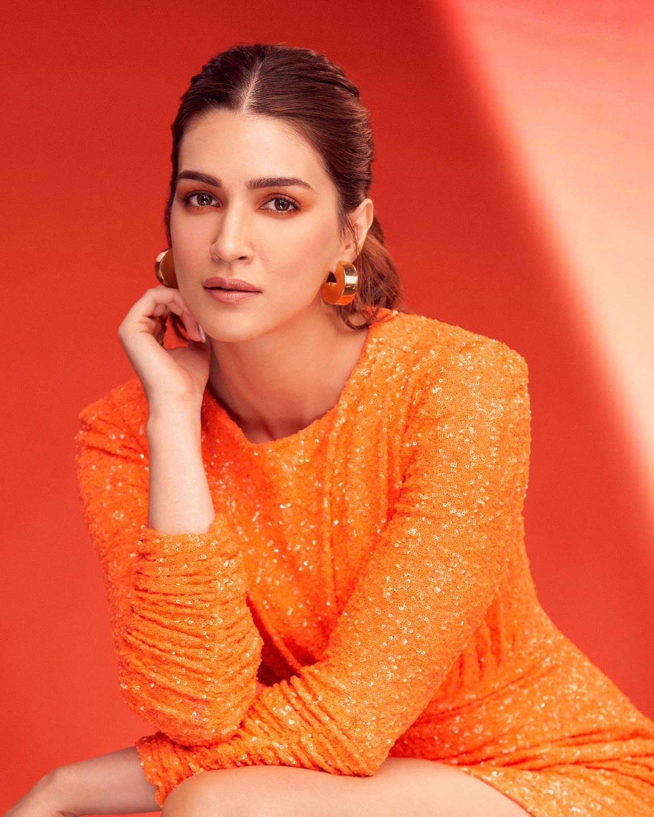 Kriti Sanon sexy legs thighs short dress Kriti Sanon sexy legs thighs short dress