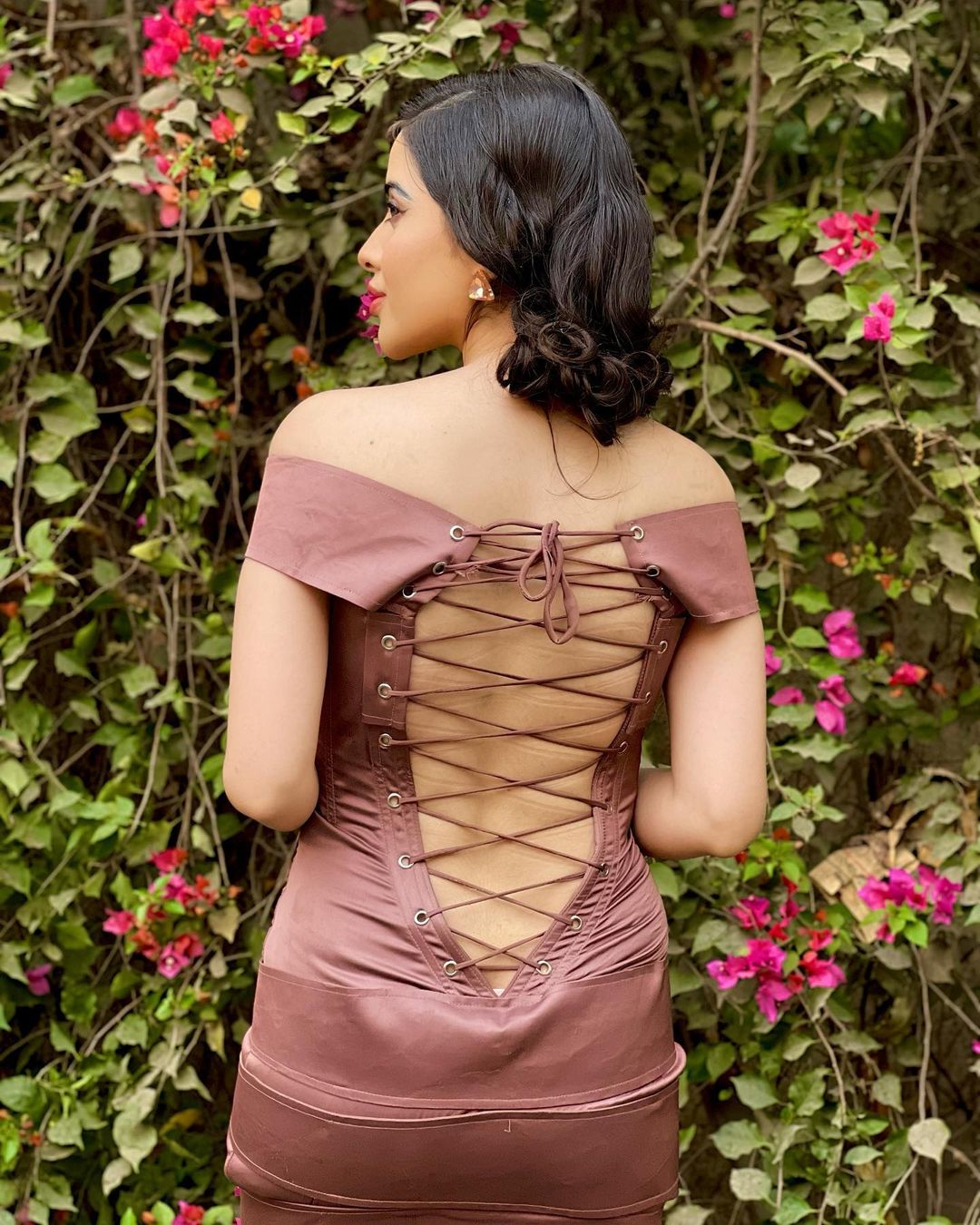 Urfi Javed cleavage short tight dress Urfi Javed cleavage short tight dress