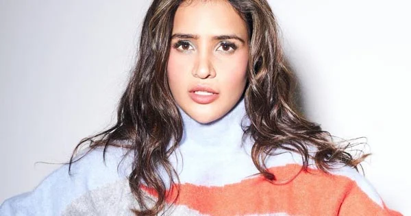 Aisha Sharma raises heat in sweater with just underwear – see hot photos.