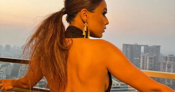 Nia Sharma flaunts her sexy back in this backless black dress and gives a peak at sideboob.