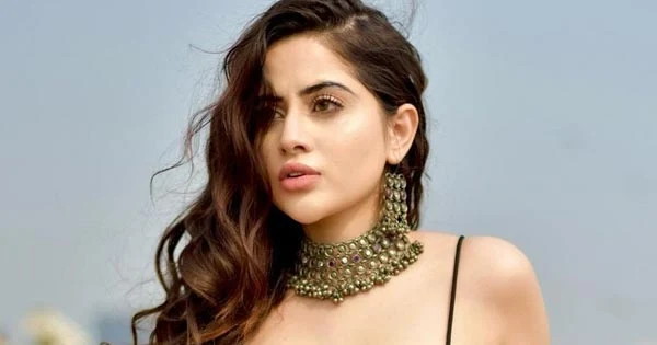 Urfi Javed in this sexy black outfit makes fans crazy – see now.