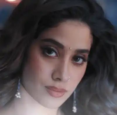 janhvi kapoor wink
