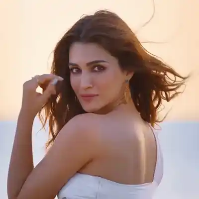 kriti sanon wink