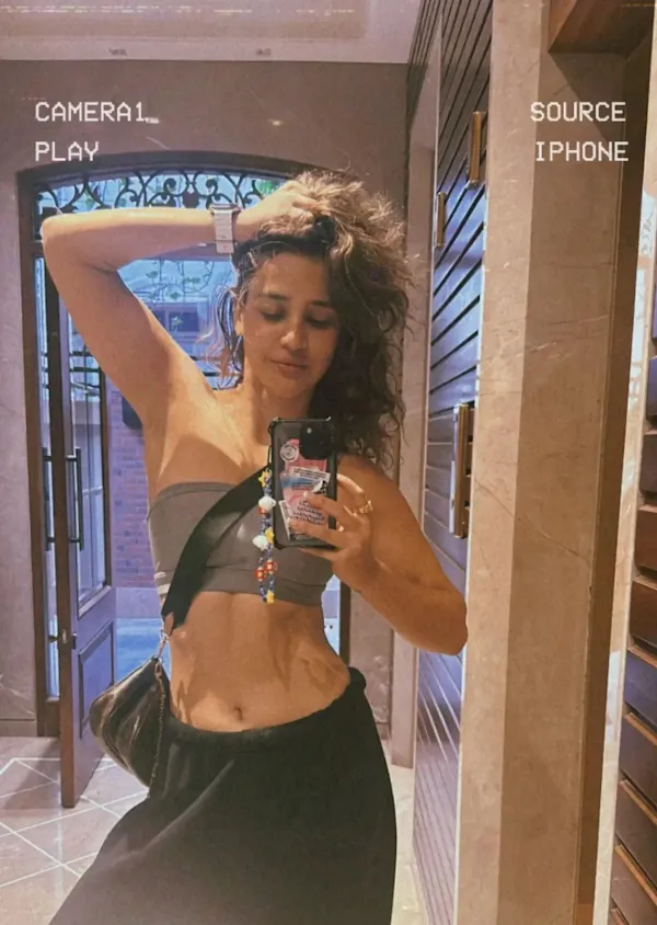 aisha sharma tube top navel  armpits mirror selfie