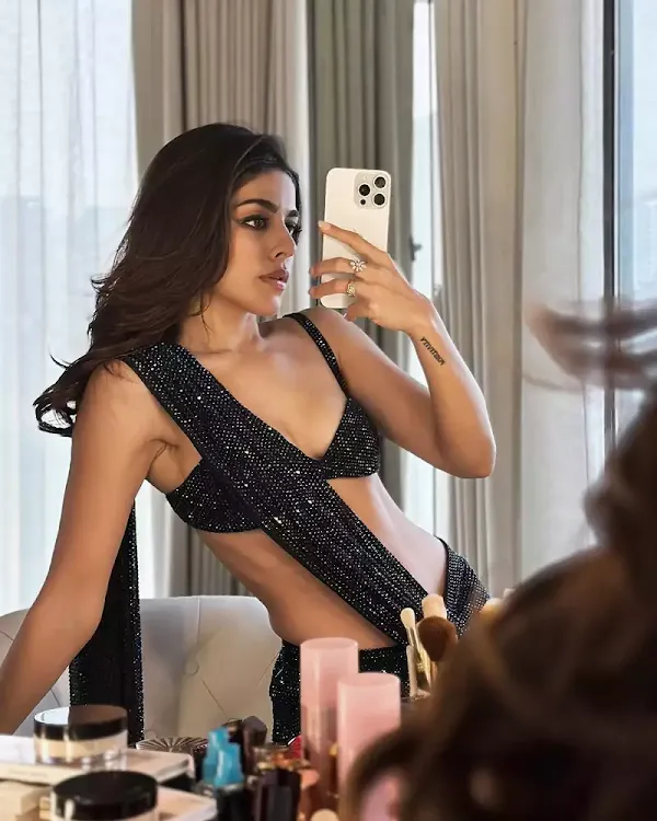 alaya f selfie hot bollywood actress alaya f selfie hot bollywood actress