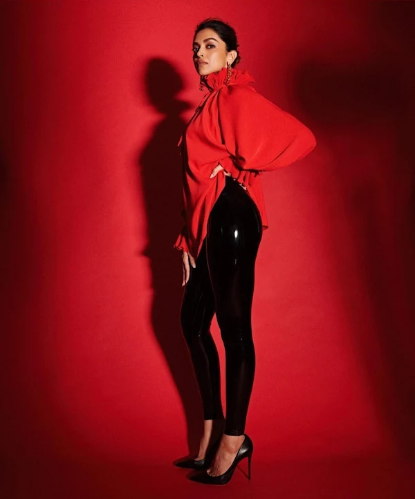 deepika padukone latex pants booty deepika padukone latex pants booty
