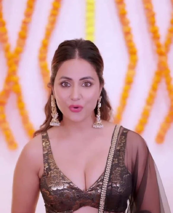 hina khan cleavage blouse lehanga hina khan cleavage blouse lehanga