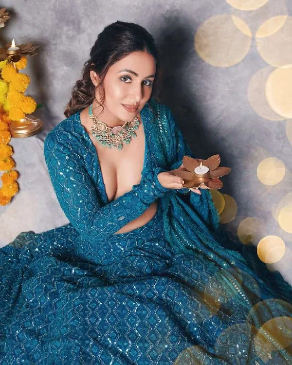 hina khan cleavage blouse saree hina khan cleavage blouse saree