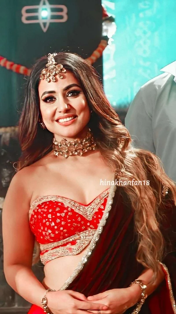 hina khan cleavage blouse saree naagin hina khan cleavage blouse saree naagin