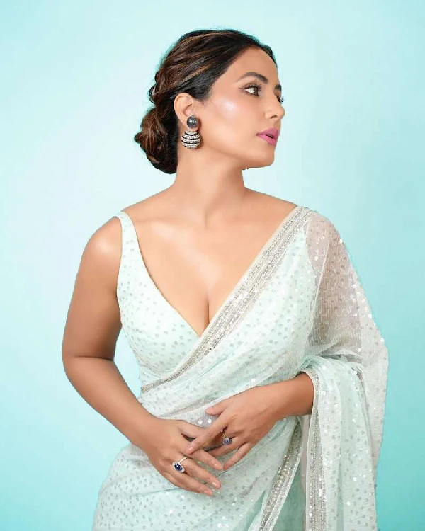 hina khan cleavage blouse white saree hina khan cleavage blouse white saree