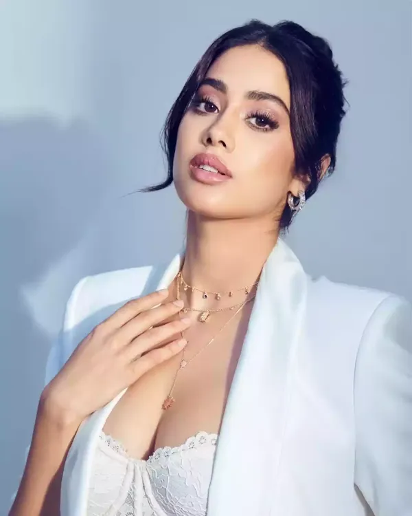 janhvi kapoor cleavage white dress janhvi kapoor cleavage white dress