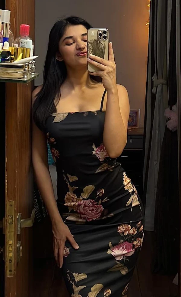 kanika mann sefie black dress hot actress