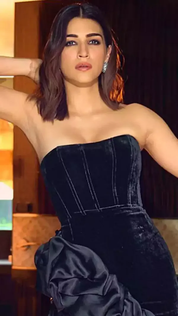 kriti sanon cleavage off shoulder black dress kriti sanon cleavage off shoulder black dress