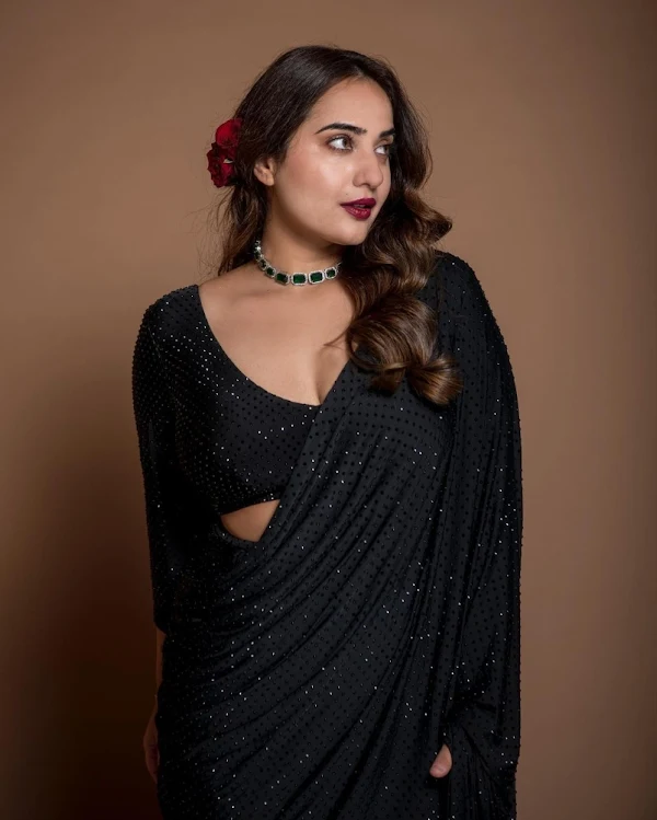 kusha kapila black saree curvy indian actress kusha kapila black saree curvy indian actress