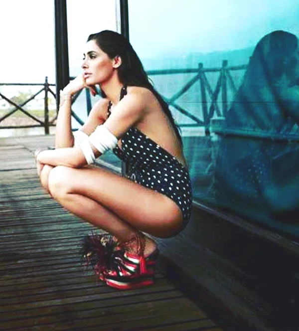 nargis-fakhri-swimsuit-sexy-legs-main-tera-hero-actress-26 nargis-fakhri-swimsuit-sexy-legs-main-tera-hero-actress-26