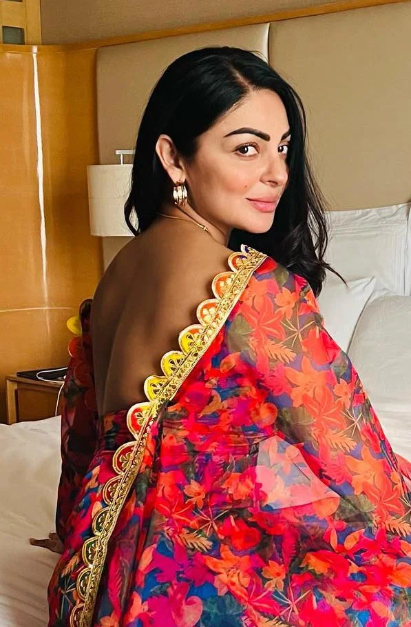 neeru bajwa backless suit hot punjabi actress neeru bajwa backless suit hot punjabi actress