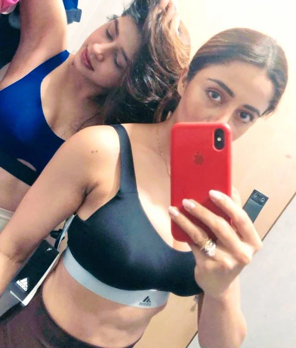 nehha pendse selfie sports bra nehha pendse selfie sports bra