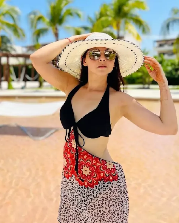 sonalee kulkarni beachwear indian actress sonalee kulkarni beachwear indian actress