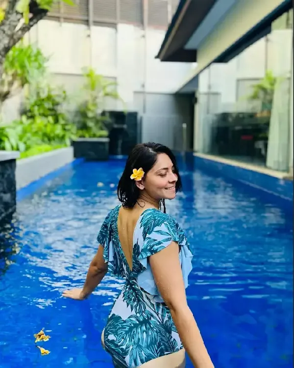 sonalee kulkarni swimsuit indian actress sonalee kulkarni swimsuit indian actress