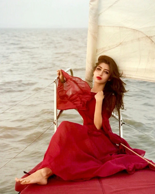 sonarika bhadoria red drss boat sonarika bhadoria red drss boat