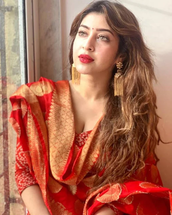 sonarika bhadoria red saree sonarika bhadoria red saree